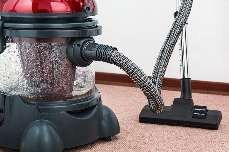 Naturalne metody sprzątania domu – wykorzystaj moc pary wodnej