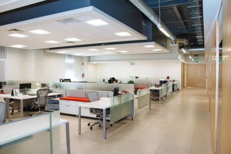 Leasing oświetlenia – jakie korzyści niesie dla firm i inwestorów?