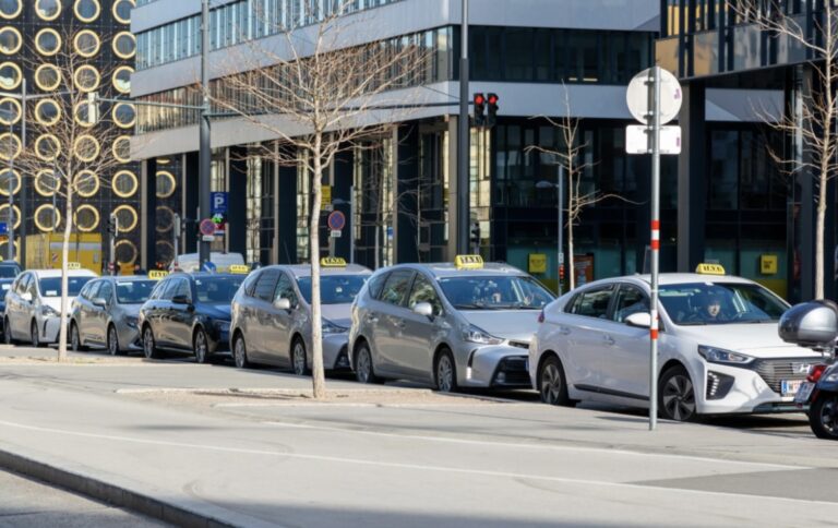 Cenniejsze niż paliwo: jak analiza danych może zwiększyć zyski w branży delivery i taxi?