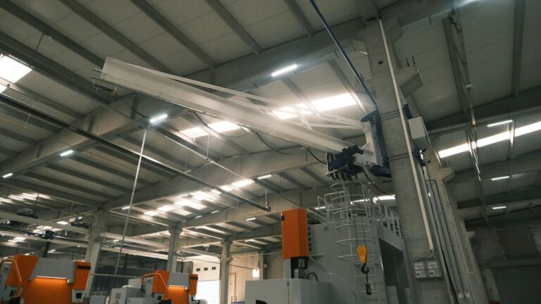 Jak przygotować inwestycję do zimy – audyt i konserwacja systemów oświetleniowych