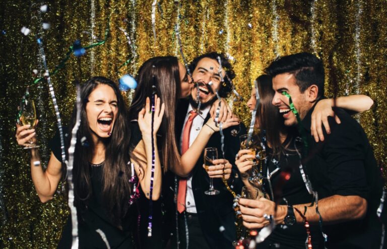 Sylwester w domu – inspiracje dla pary i dla rodziny z przyjaciółmi