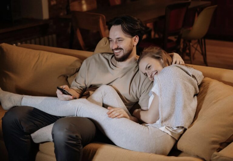 Domowe przekąski na wieczorny seans. Pomysł na wspólny czas ze znajomymi