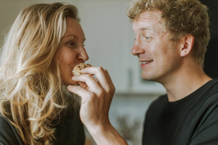 Randka w domu – dlaczego comfort food to najlepszy pomysł na walentynkową kolację