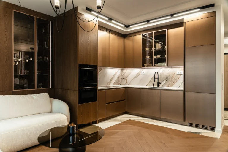 Dlaczego prawdziwy luksus ignoruje trendy? O sile ponadczasowego designu w nowoczesnych wnętrzach