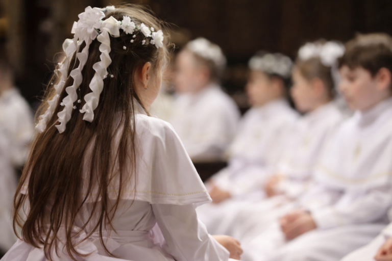 Najczęstsze błędy przy organizacji komunii. Sprawdź, jak ich uniknąć