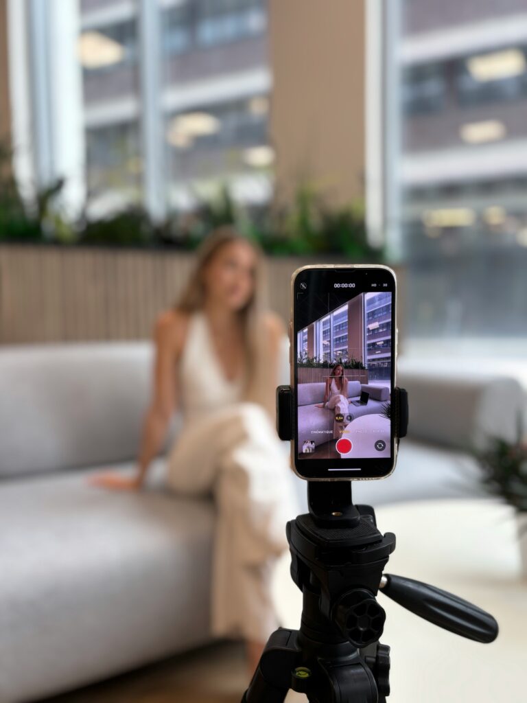 Może wyglądać jak influencer. Ale nie powie, jak naprawdę smakuje produkt